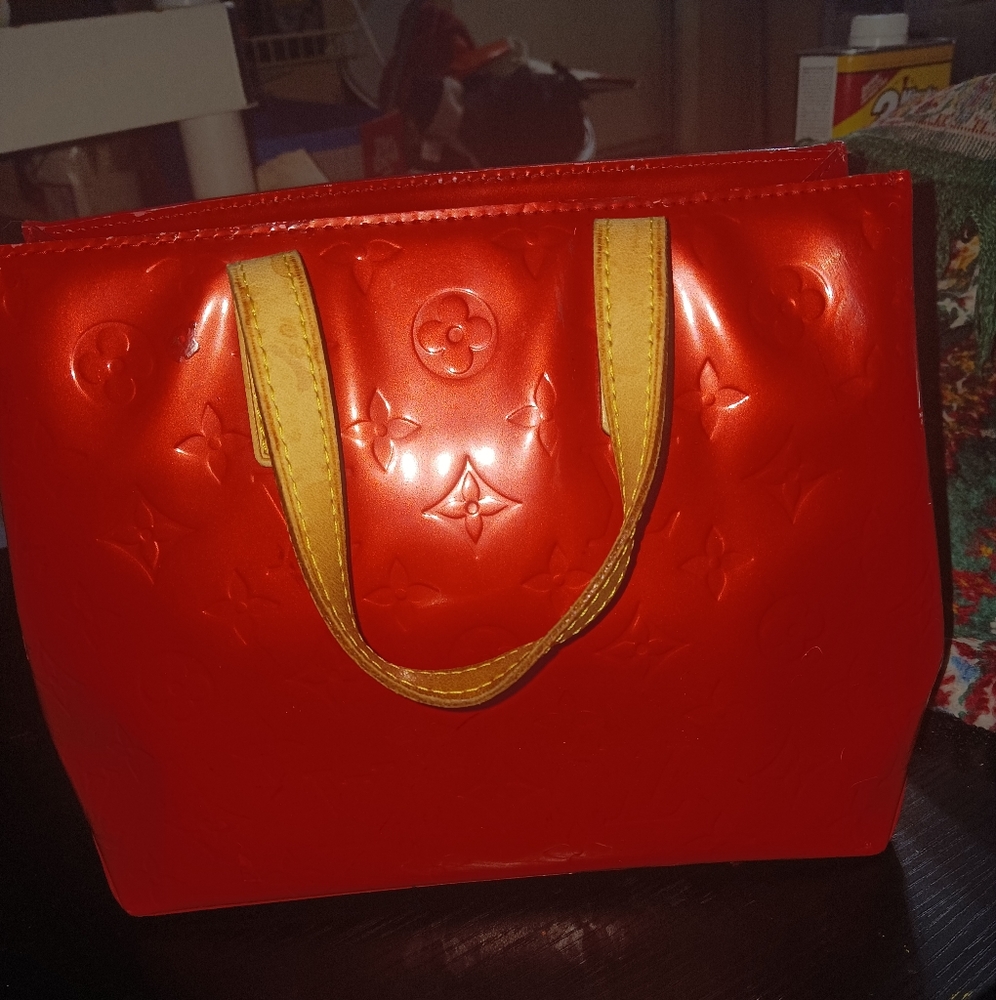 Lv vernes reade pm pomme De Amour bag